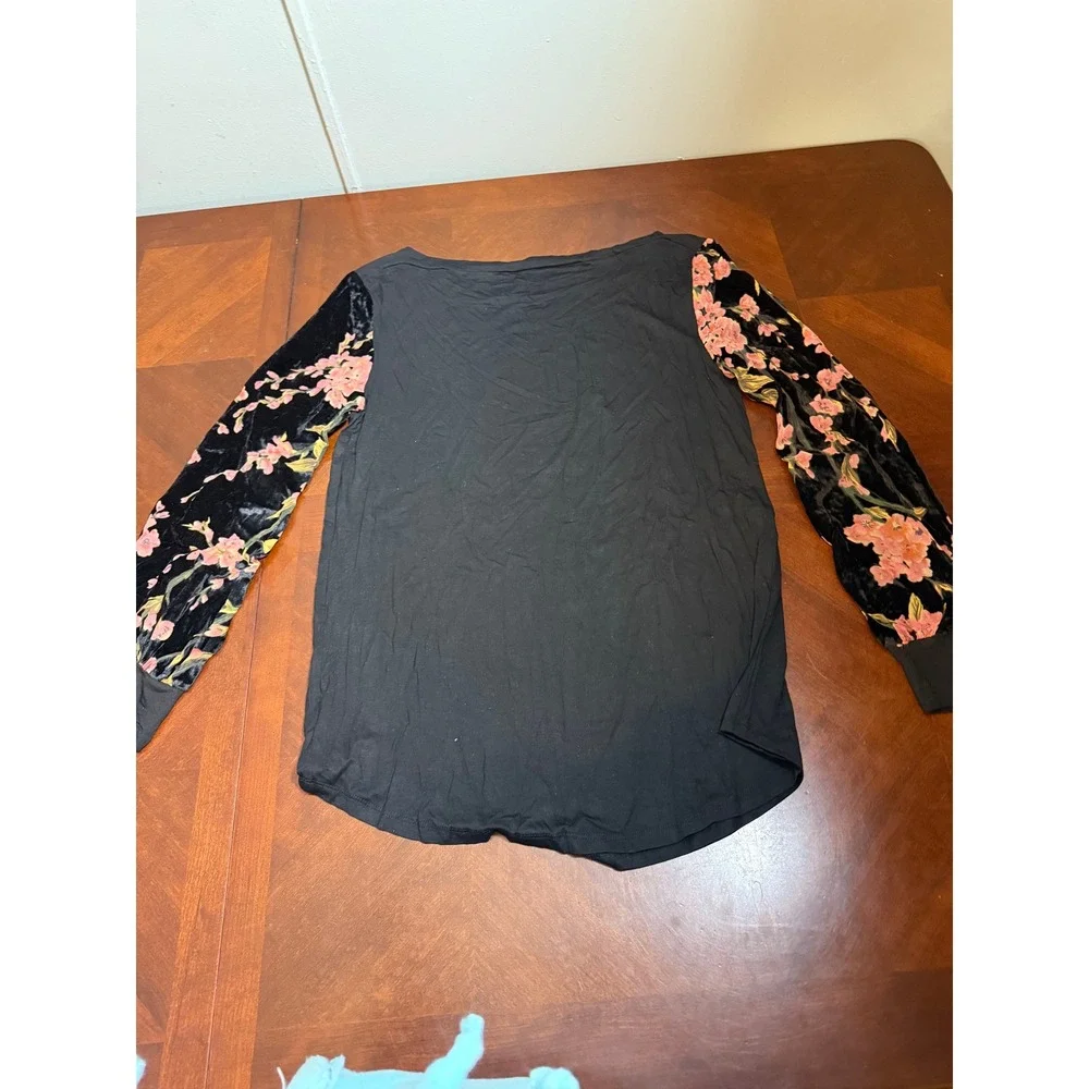 Black Long Sleeve Tunic Top  Floral‎ Print XL Amaryllis  velvet sleeves